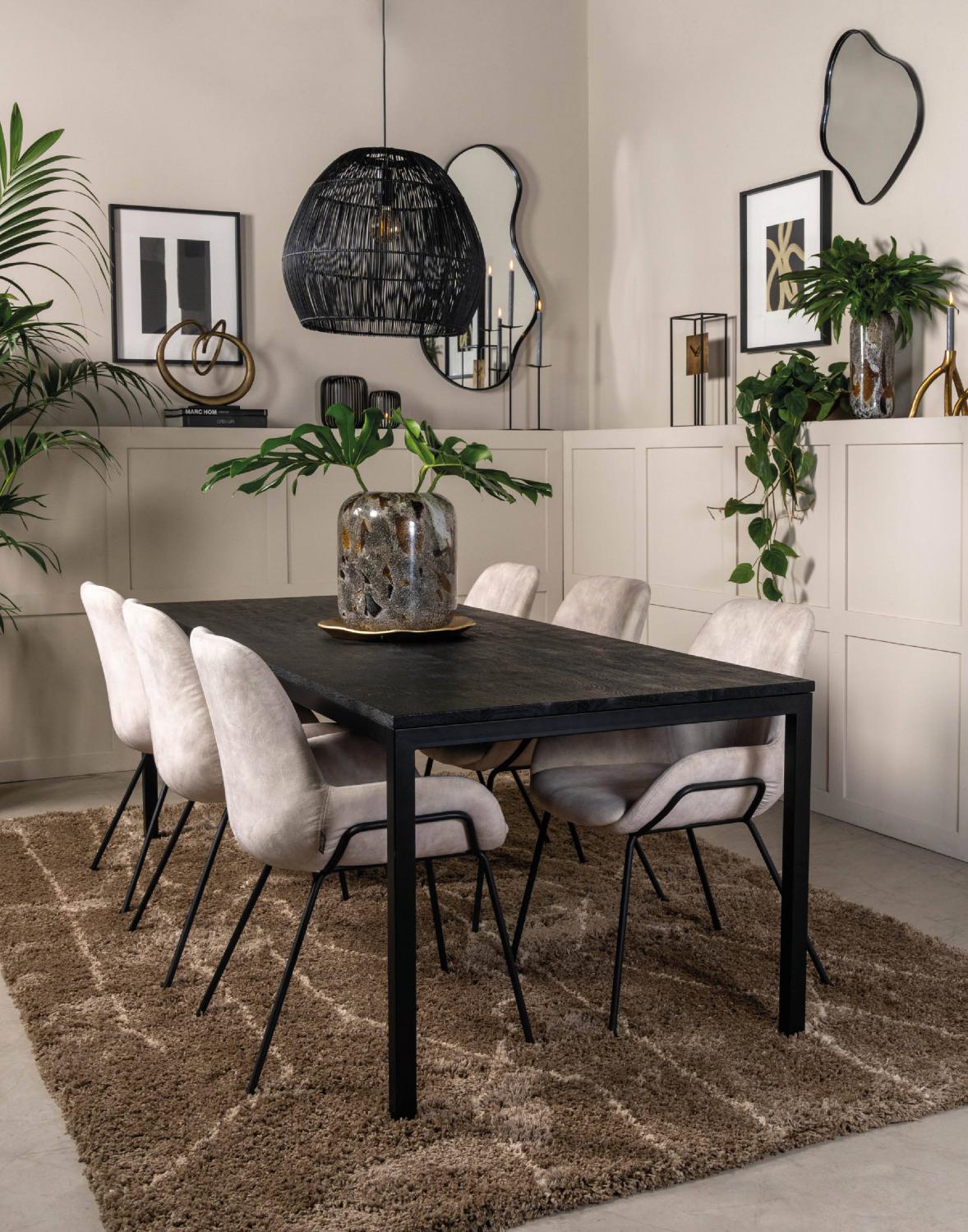 Sacramento dining table